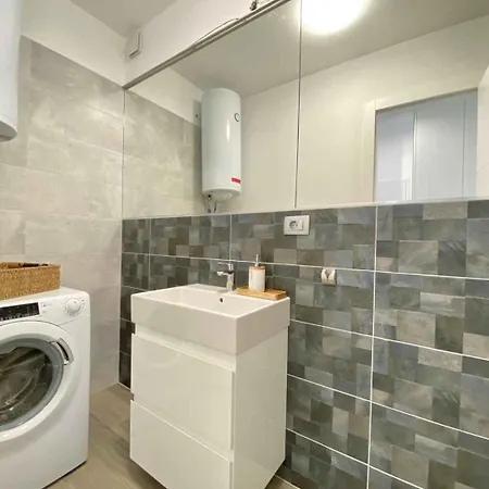 Appartement With A - C In Krk-insel Krk 55029 *